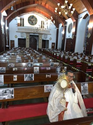 Igreja sem fiéis
